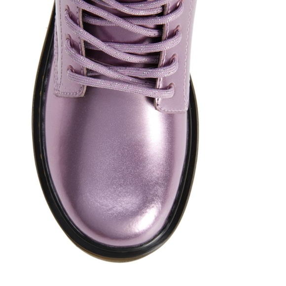 Dr. Martens Kids Boots in Metallic Purple - Picture 2 of 16